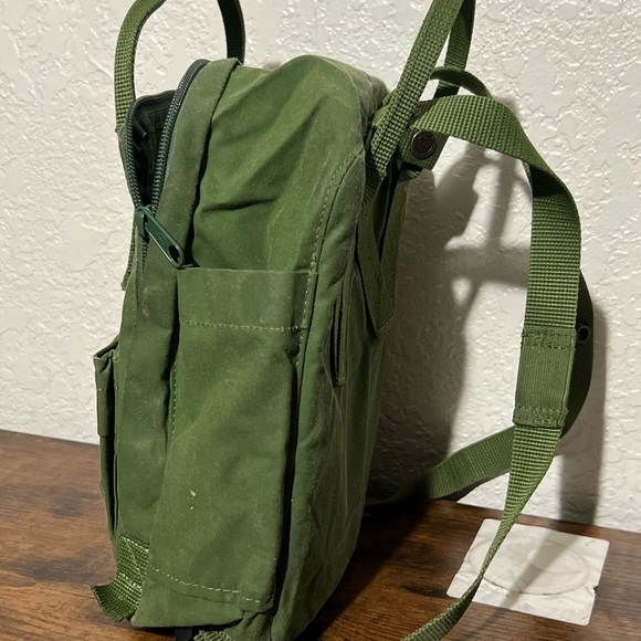 Fjallraven Kånken Forest Green Backpack - Picture 2 of 8